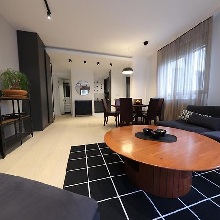 Modern Apartment In The Heart Of ベオグラード エクステリア 写真