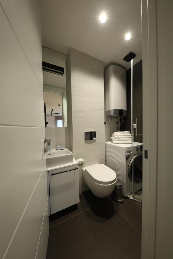 Modern Apartment In The Heart Of ベオグラード エクステリア 写真