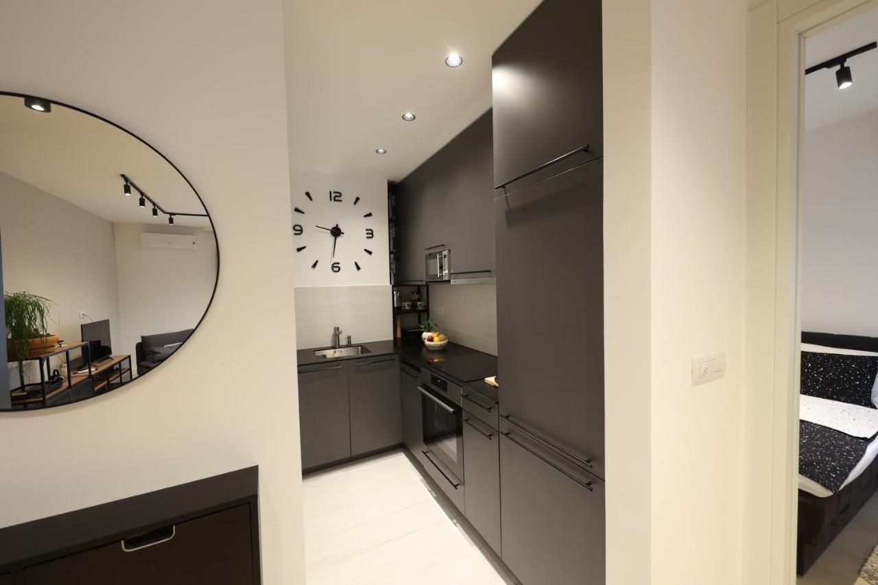 Modern Apartment In The Heart Of ベオグラード エクステリア 写真