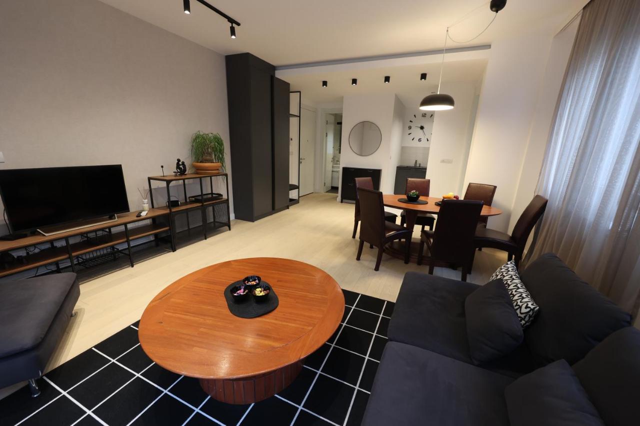 Modern Apartment In The Heart Of ベオグラード エクステリア 写真