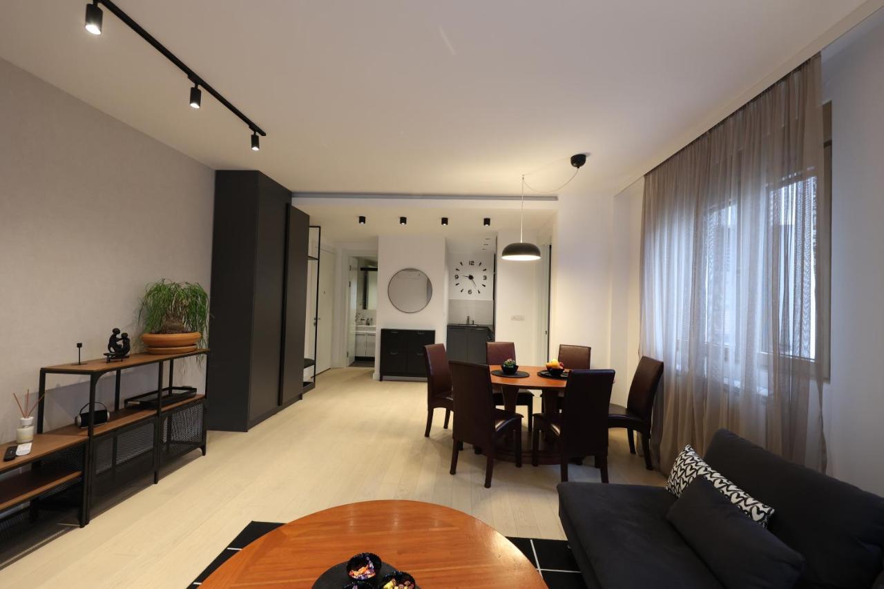 Modern Apartment In The Heart Of ベオグラード エクステリア 写真