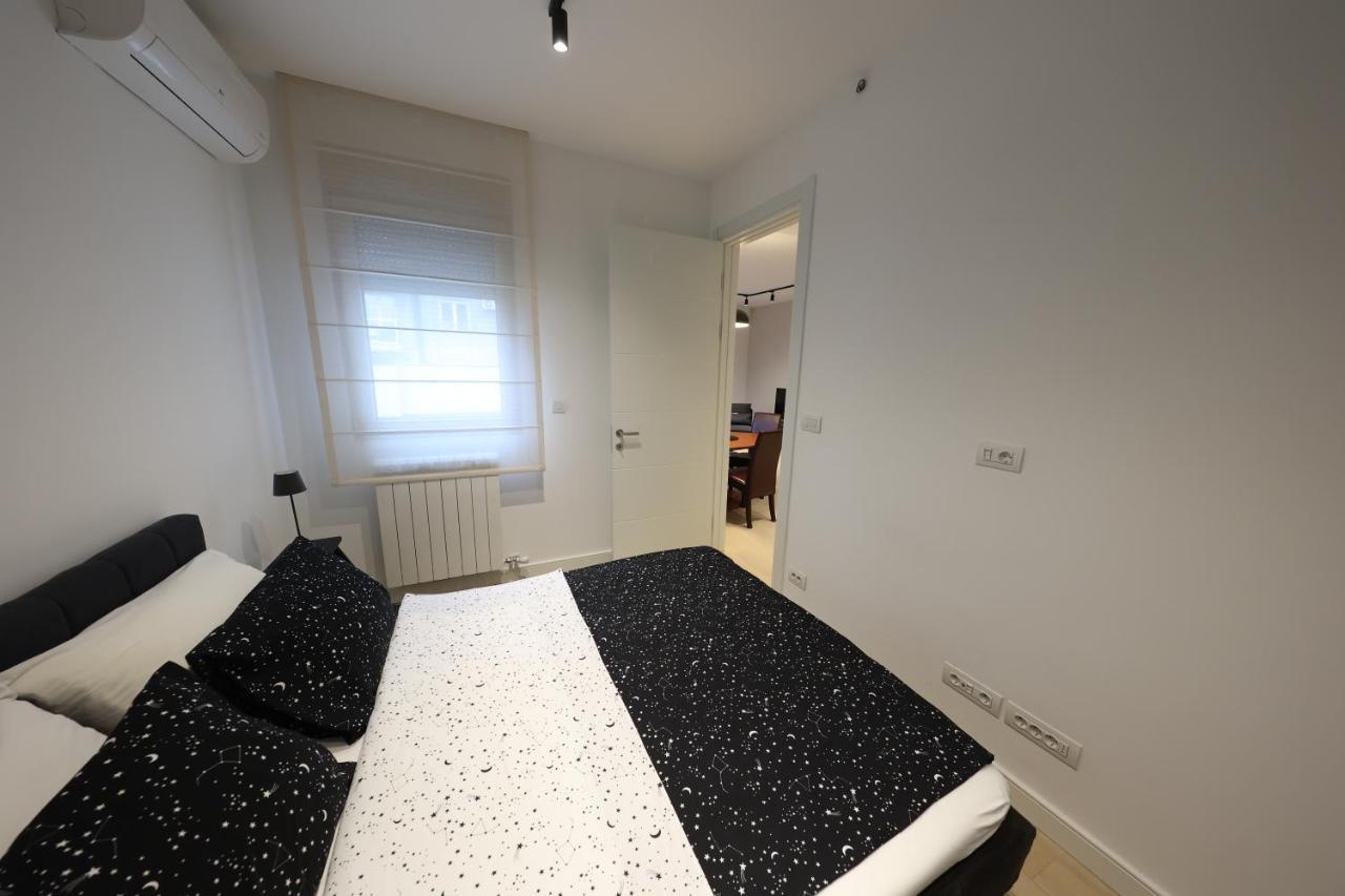 Modern Apartment In The Heart Of ベオグラード エクステリア 写真