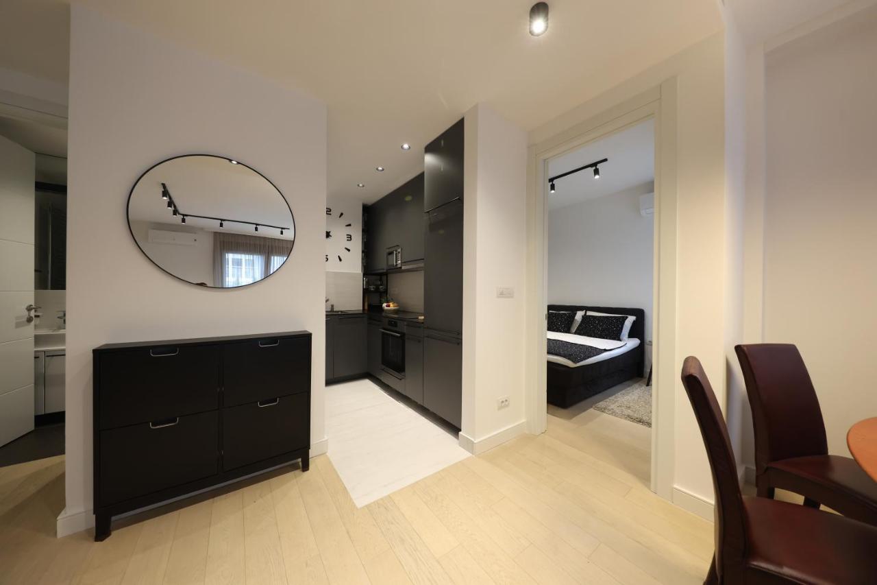Modern Apartment In The Heart Of ベオグラード エクステリア 写真