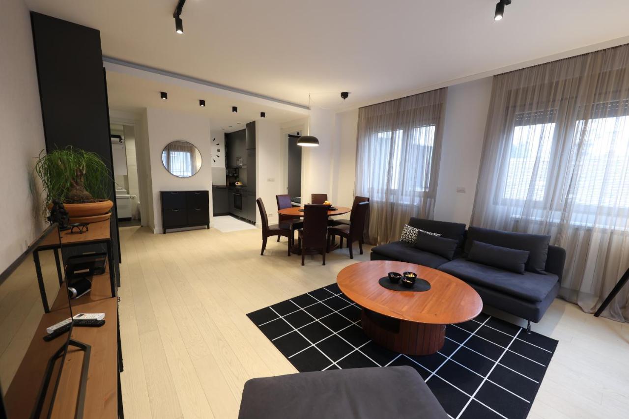 Modern Apartment In The Heart Of ベオグラード エクステリア 写真