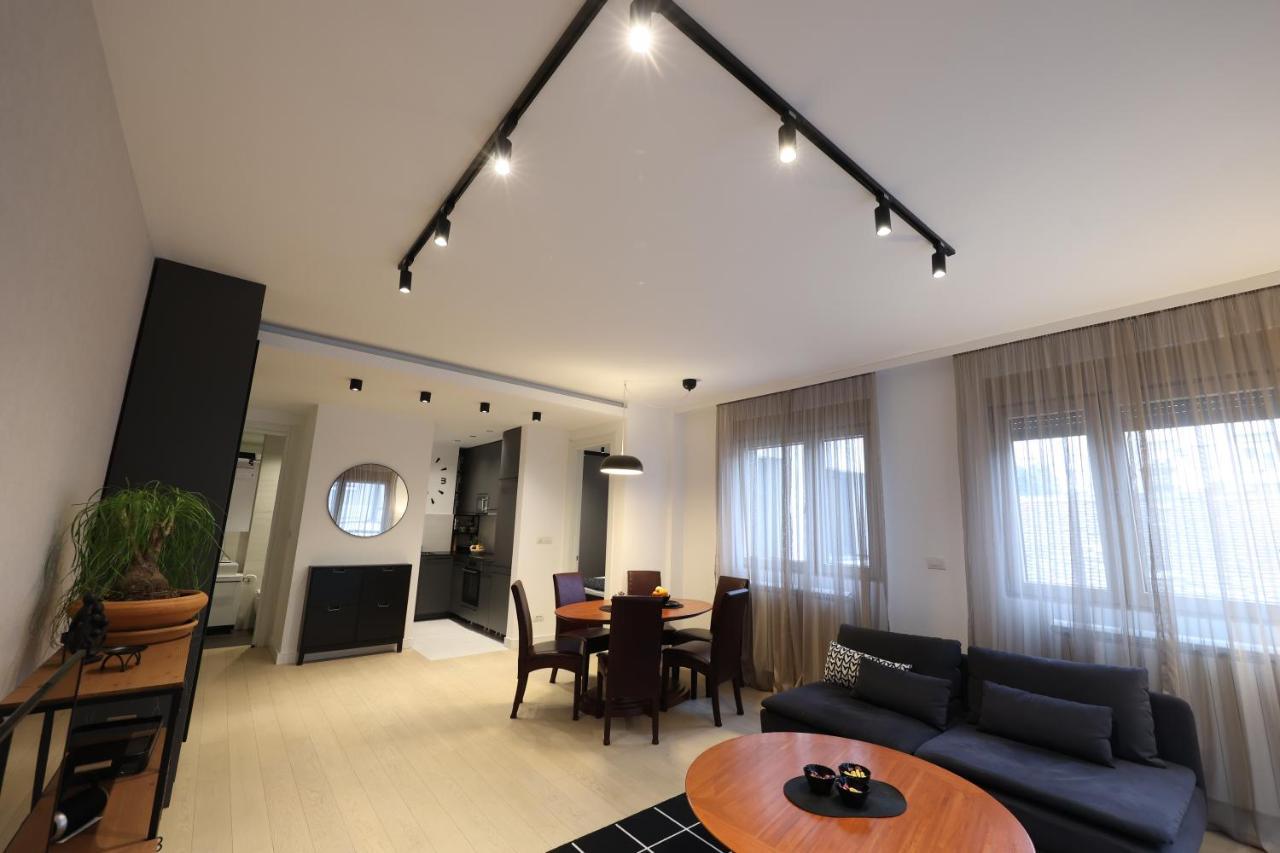 Modern Apartment In The Heart Of ベオグラード エクステリア 写真